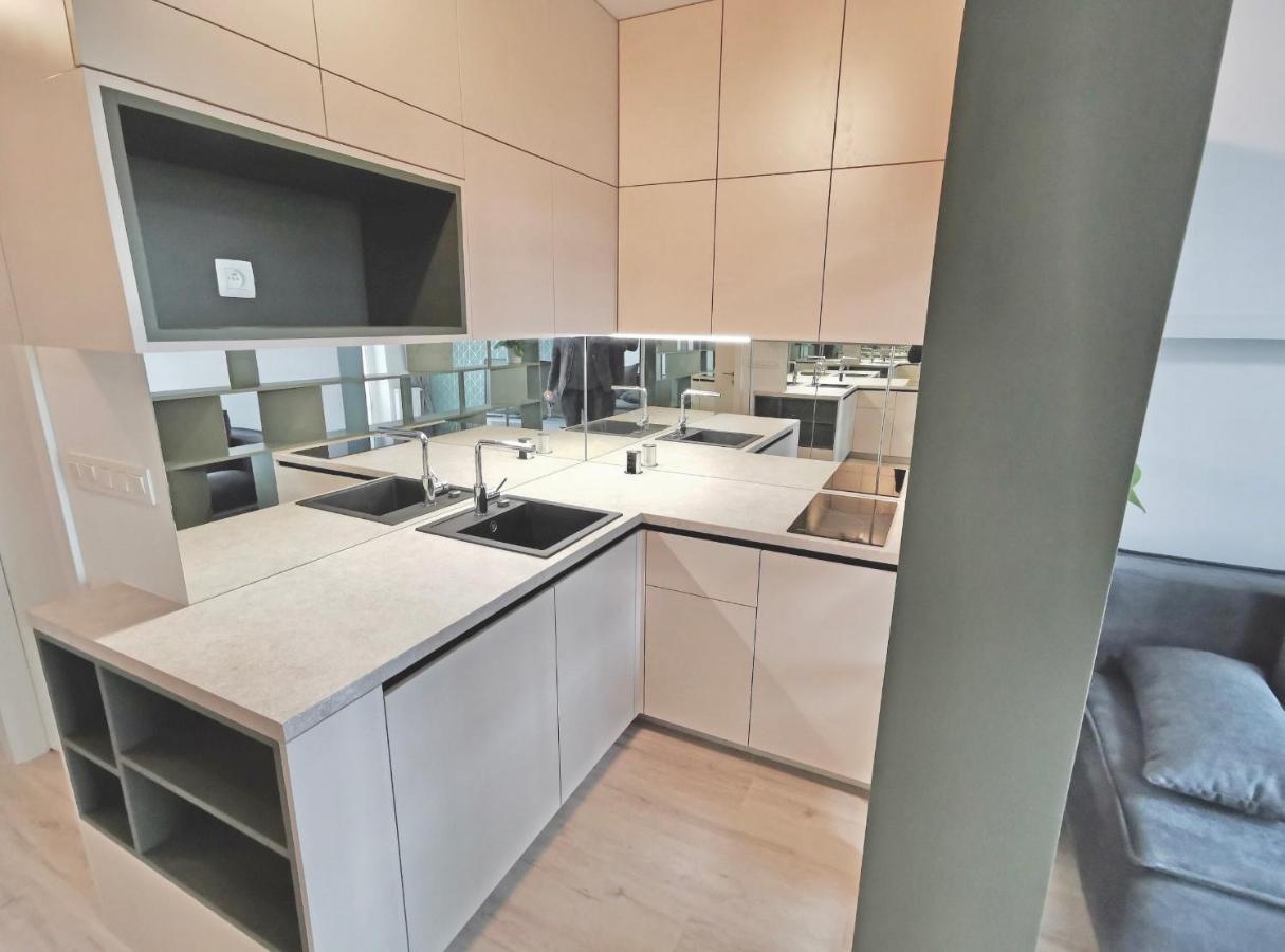 Luxury, Bright Studio With Parking And Balcony In Bratislava Center Exterior foto