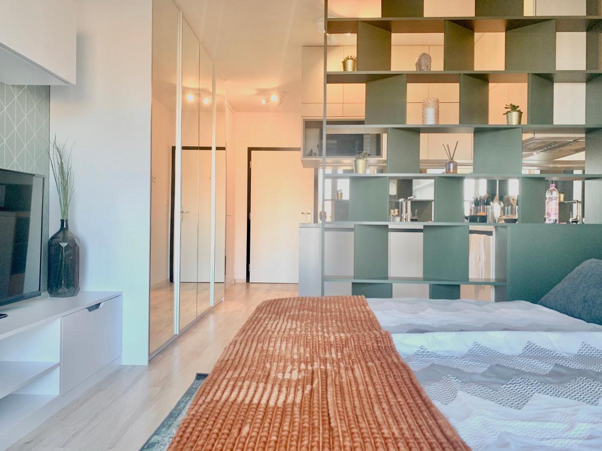 Luxury, Bright Studio With Parking And Balcony In Bratislava Center Exterior foto